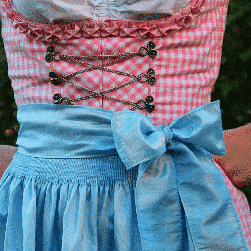 Die perfekte Dirndl-Schleife – So wird sie gebunden