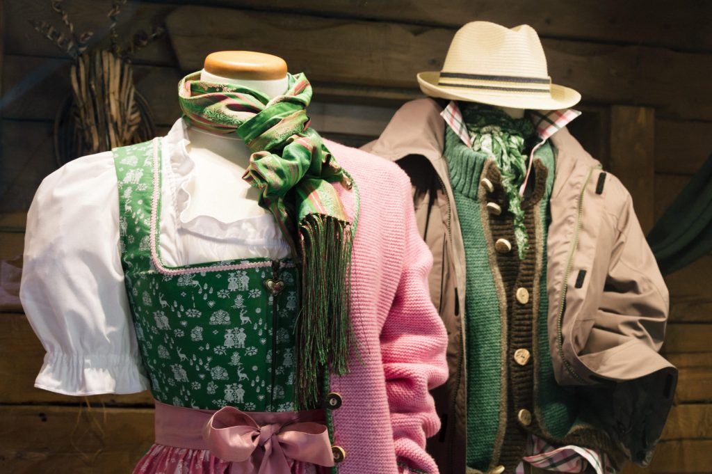 Dirndl Trends 2025: Moderne Tradition
